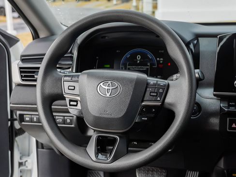 Certified 2025 Toyota Camry LE image 30