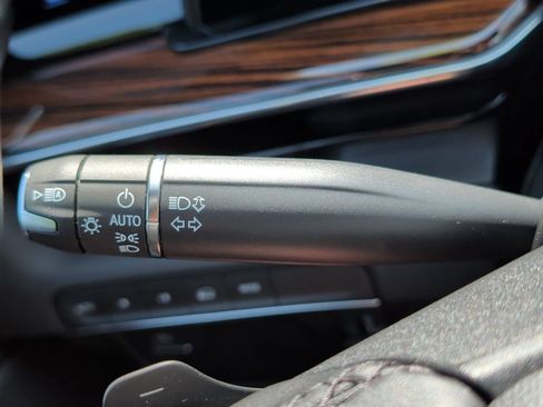 Used 2023 Cadillac Escalade Premium Luxury AWD/4WD image 45