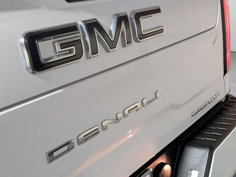 Used 2024 GMC Sierra 3500 Denali Ultimate AWD/4WD image 37