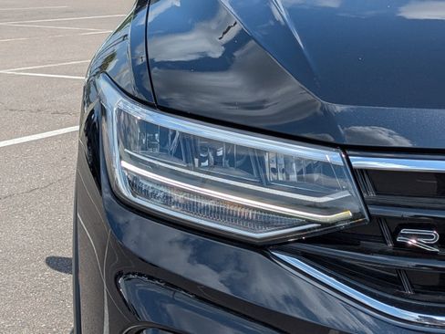 Used 2024 Volkswagen Tiguan SE R-Line image 9