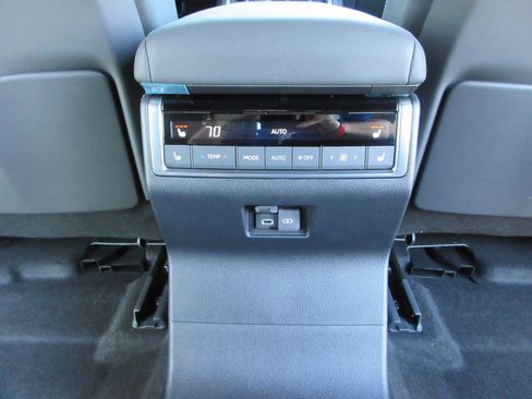 Used 2026 Lexus GX 550 550 Luxury+ w/ Cold Area Package image 25