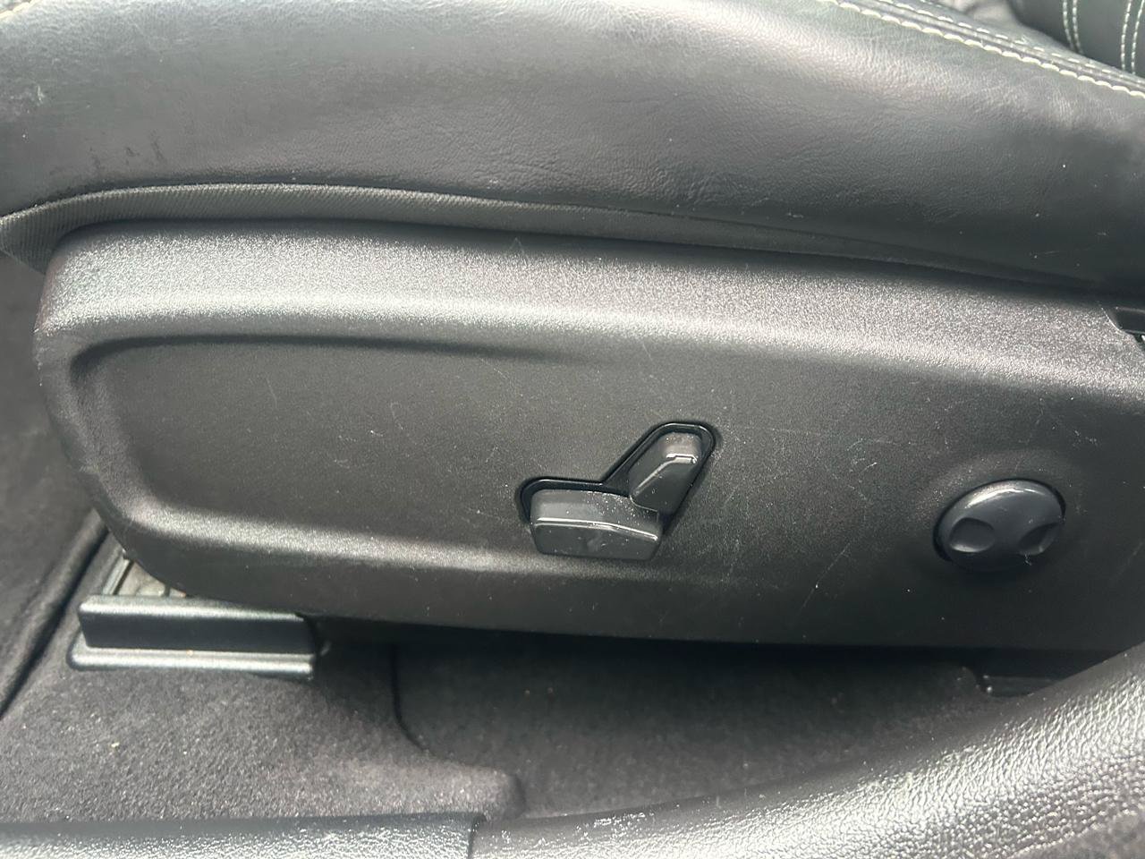 Used 2023 Chrysler 300 S RWD image 13