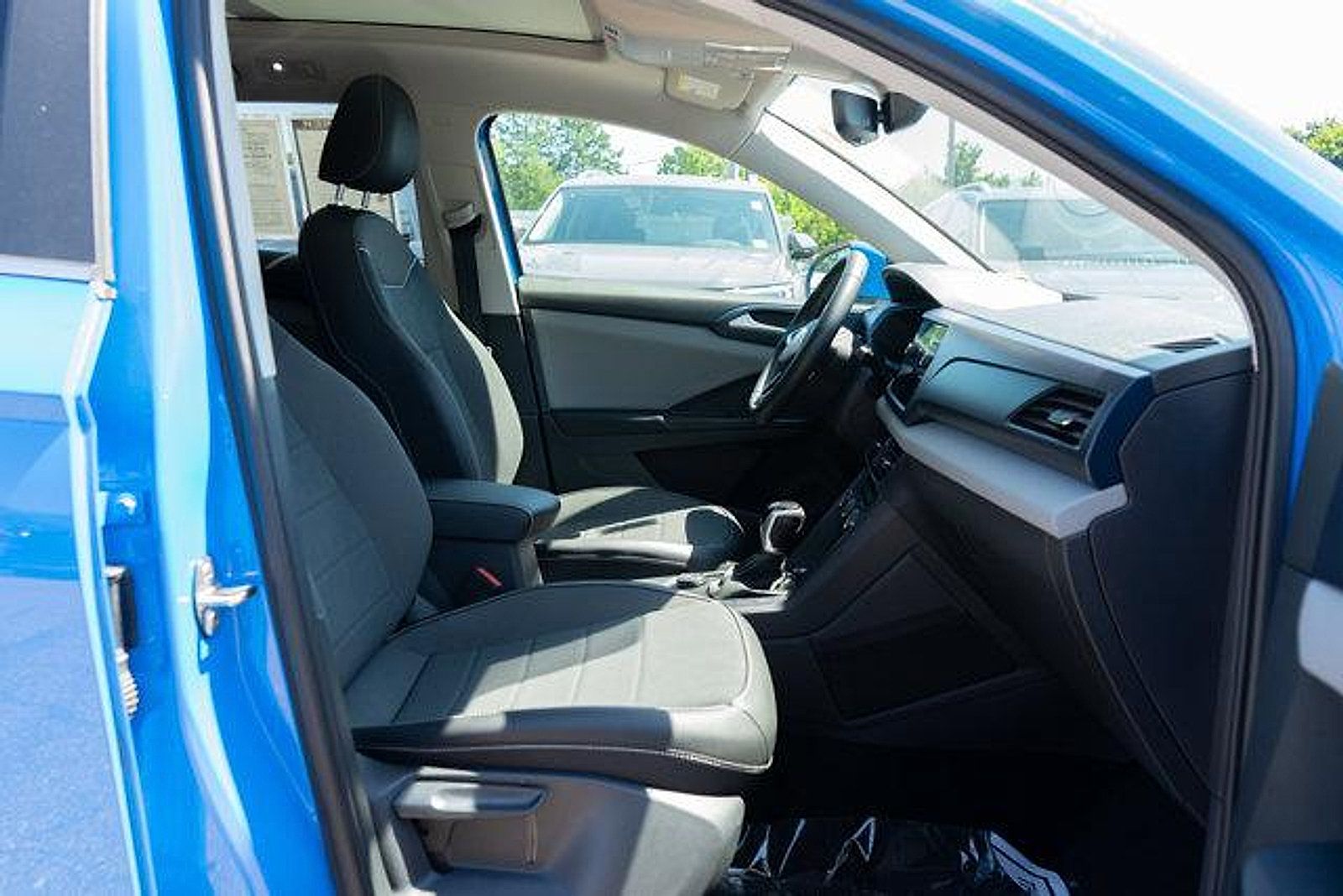 Certified 2023 Volkswagen Taos SE w/ Panoramic Sunroof Package AWD/4WD image 10