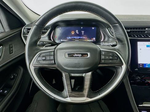 Used 2022 Jeep Grand Cherokee L Limited AWD/4WD image 11