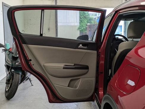 Used 2021 Kia Sportage S image 11