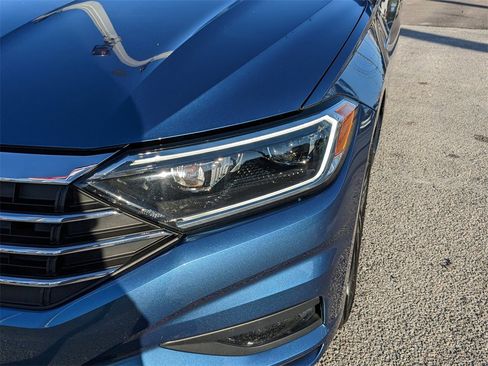 Used 2019 Volkswagen Jetta SEL Premium image 10