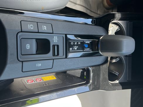 Used 2024 Toyota Prius XLE FWD image 30
