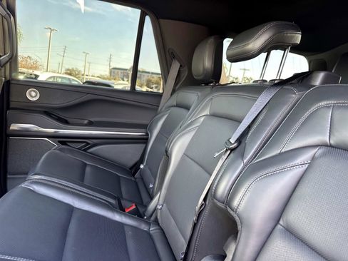 Used 2025 Lincoln Navigator Reserve w/ Jet Appearance Package image 13