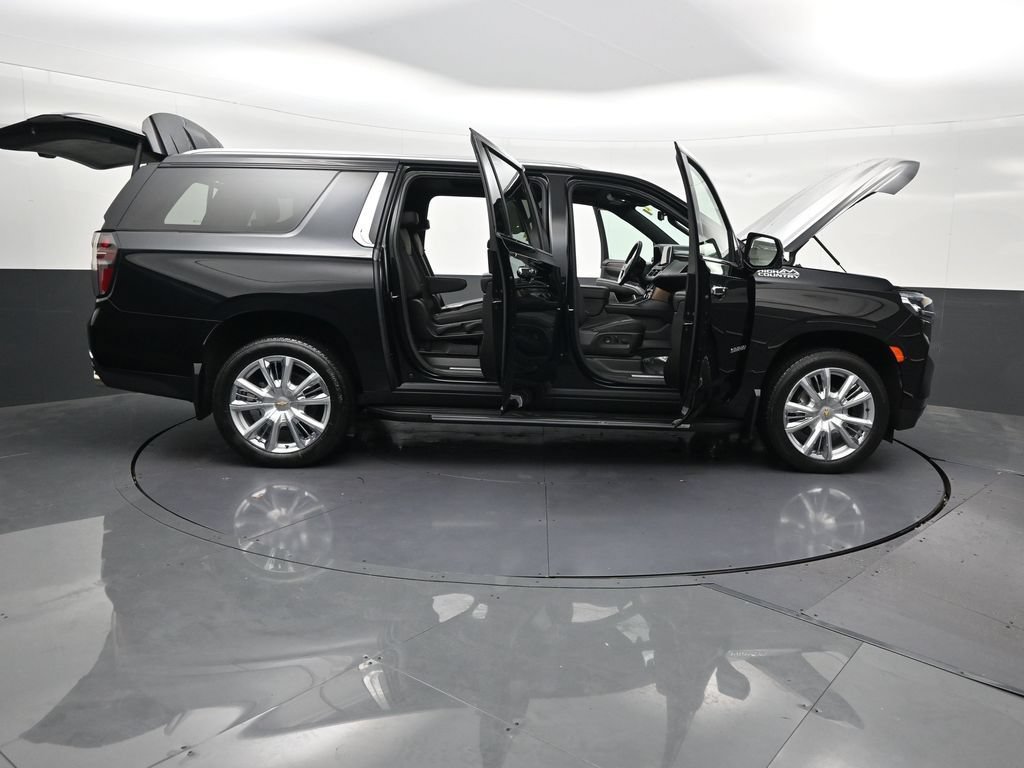Used 2024 Chevrolet Suburban High Country AWD/4WD image 32