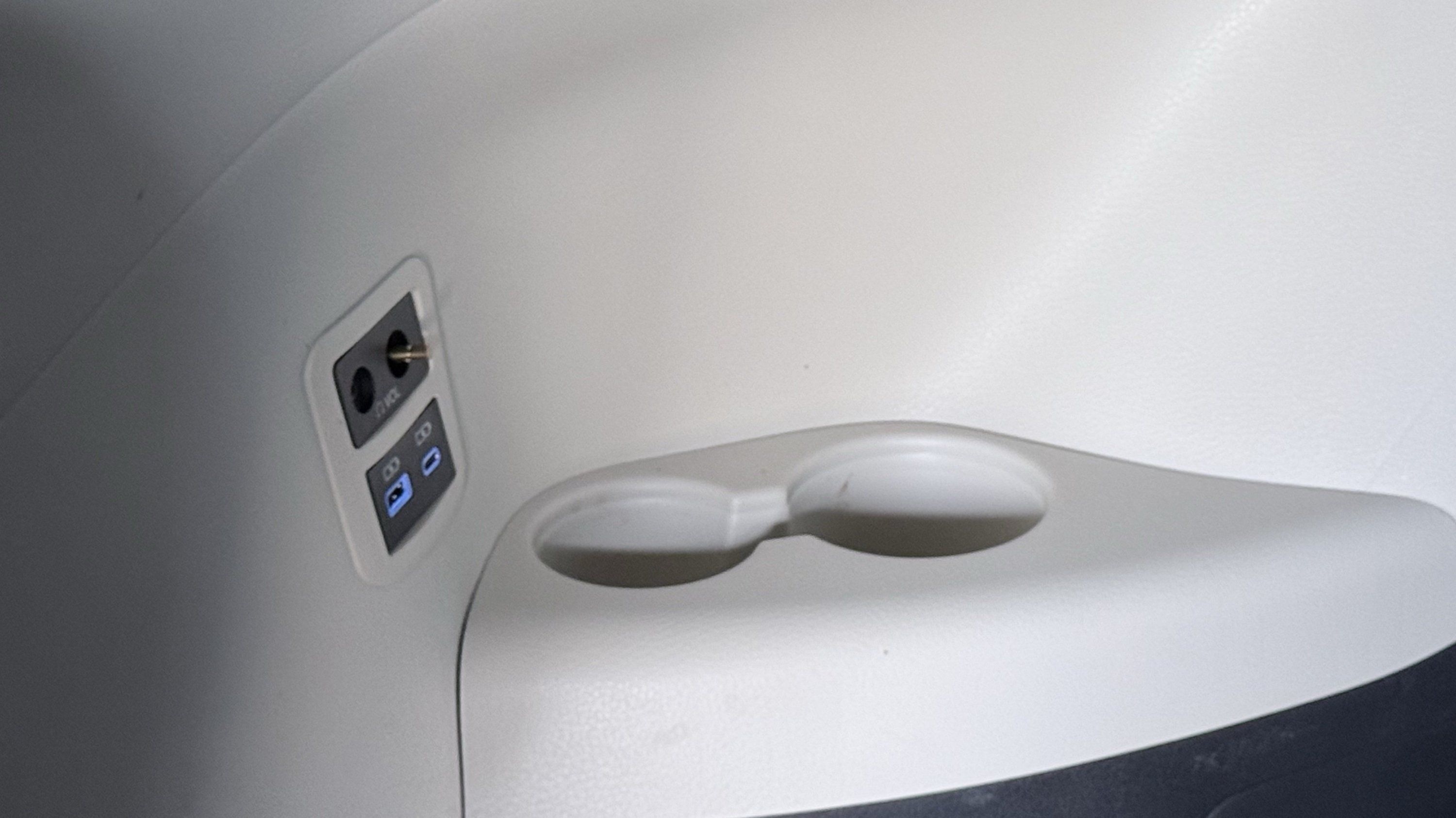 Used 2022 Toyota Sienna Platinum FWD image 36