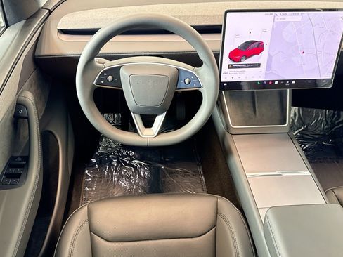 Used 2026 Tesla Model Y Long Range image 18