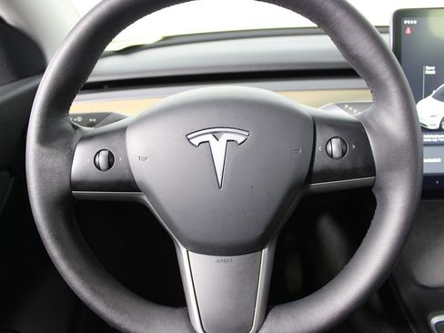 Used 2021 Tesla Model Y Long Range image 13