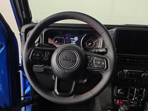 Used 2024 Jeep Wrangler Unlimited Rubicon AWD/4WD image 13