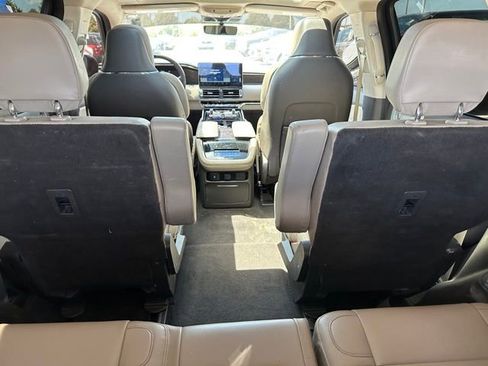 Used 2022 Lincoln Navigator Reserve image 13