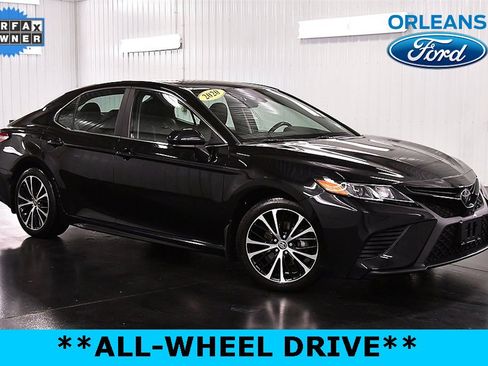 Used 2020 Toyota Camry SE image 1