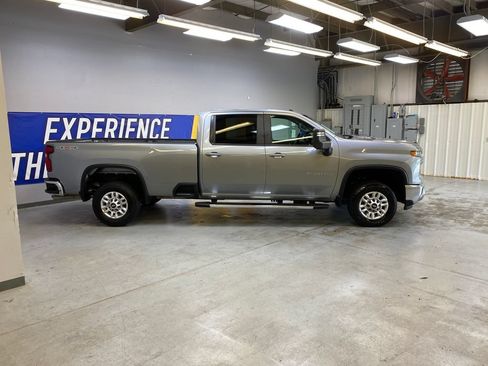 Used 2025 Chevrolet Silverado 2500 LT w/ Convenience Package AWD/4WD image 8