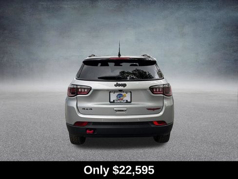 Used 2025 Jeep Compass Trailhawk AWD/4WD image 4