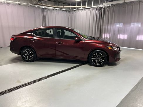 Used 2025 Nissan Sentra SV FWD image 8