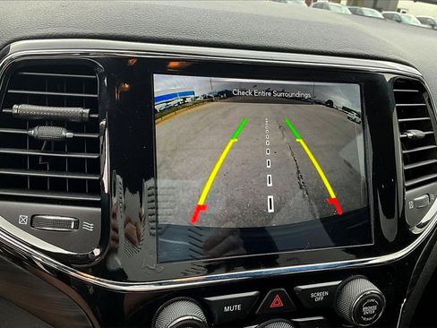 Used 2021 Jeep Grand Cherokee Laredo X image 2