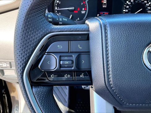 Used 2023 Toyota Tundra Limited image 23