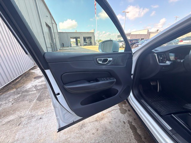 Used 2019 Volvo XC60 T8 R-Design w/ Advanced Package AWD/4WD image 10
