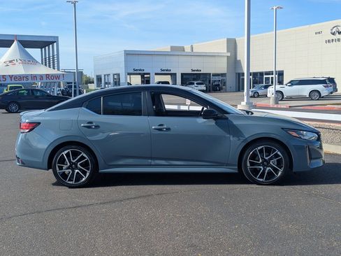 Used 2025 Nissan Sentra SR w/ SR Premium Package image 7