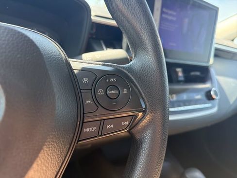 Used 2025 Toyota Corolla LE FWD image 23