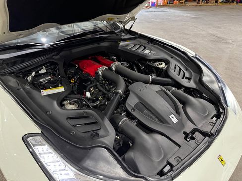 Used 2019 Ferrari GTC4Lusso T image 35