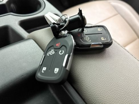 Used 2019 Chevrolet Silverado 1500 LTZ image 32