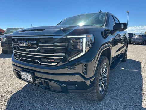 Used 2022 GMC Sierra 1500 AT4 w/ AT4 Premium Package AWD/4WD image 4