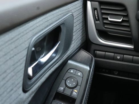 Used 2023 Nissan Rogue SV image 16