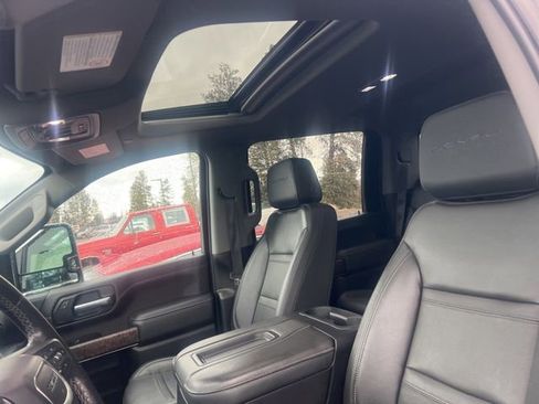 Used 2022 GMC Sierra 2500 Denali w/ Denali Black Diamond Edition image 15