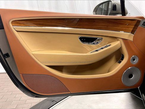 Used 2022 Bentley Continental GT image 26