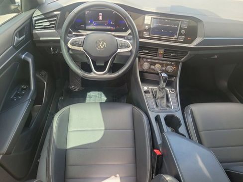 Used 2023 Volkswagen Jetta SE image 13