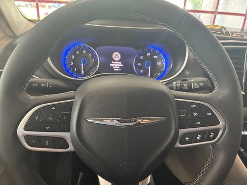 Certified 2024 Chrysler Pacifica Touring-L FWD image 46