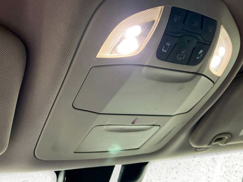 Used 2018 Chrysler Pacifica Touring-L image 22