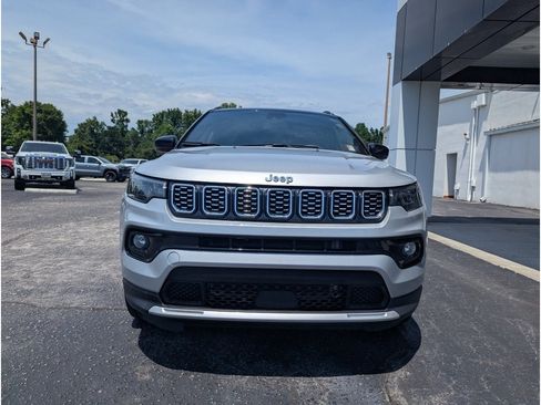 Used 2025 Jeep Compass Limited AWD/4WD image 8