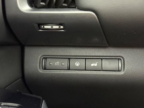 Used 2023 Nissan Pathfinder SL AWD/4WD image 29