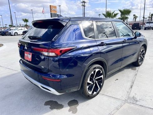 Used 2024 Mitsubishi Outlander SE Black Edition image 4