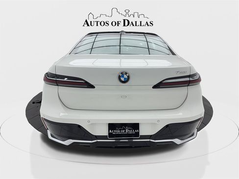 Used 2025 BMW 740i w/ Premium Package image 11