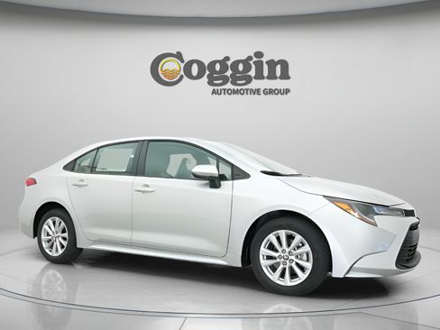 Used 2026 Toyota Corolla LE w/ LE Premium Package FWD image 24