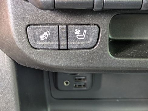 Used 2022 GMC Canyon Denali RWD image 23
