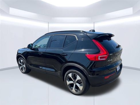 Used 2023 Volvo XC40 B5 Plus w/ Driver Assist Package AWD/4WD image 3