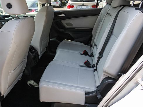Used 2021 Volkswagen Tiguan SE FWD image 18