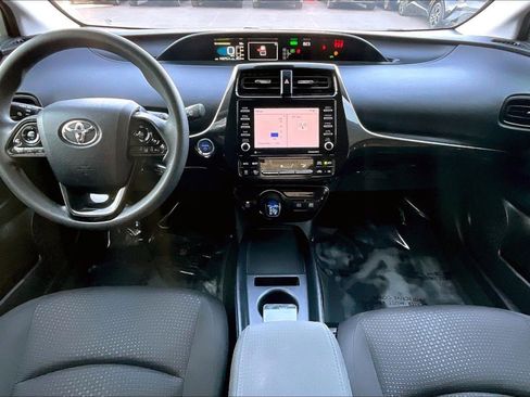Used 2021 Toyota Prius LE image 11