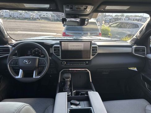 Used 2025 Toyota Tundra Limited AWD/4WD image 15