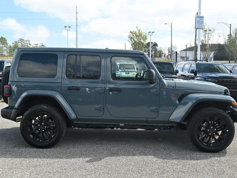 Used 2025 Jeep Wrangler Sahara w/ Safety Group image 16