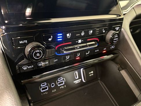 Used 2024 Jeep Grand Cherokee Trailhawk w/ Luxury Tech Group III image 29