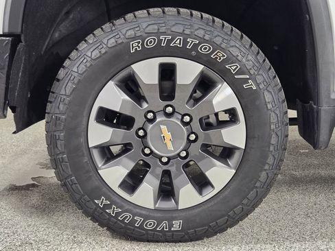 Used 2021 Chevrolet Silverado 2500 Custom w/ Custom Value Package AWD/4WD image 13