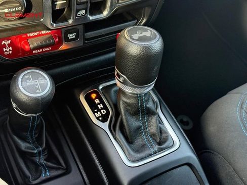 Used 2022 Jeep Wrangler Unlimited Rubicon 4xe AWD/4WD image 24